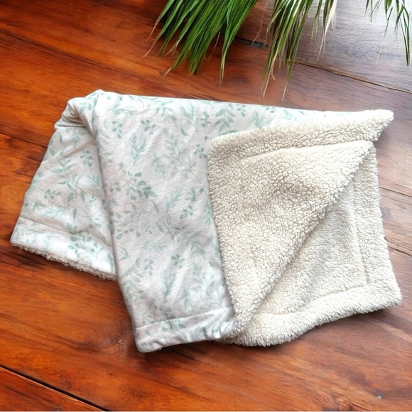 LILA & JACK Baby Blanket - Soft Sherpa Fleece - Green Botanical Print - 39”x30” - Picture 1 of 9